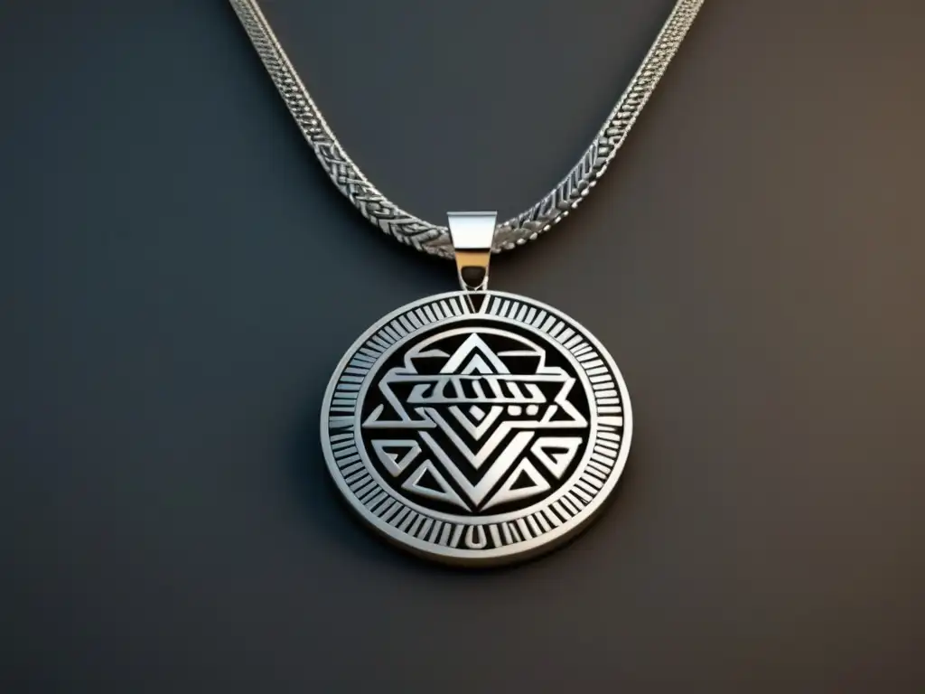 Influencia cultura azteca en joyería: collar plata minimalista con diseño geométrico inspirado en Aztecas