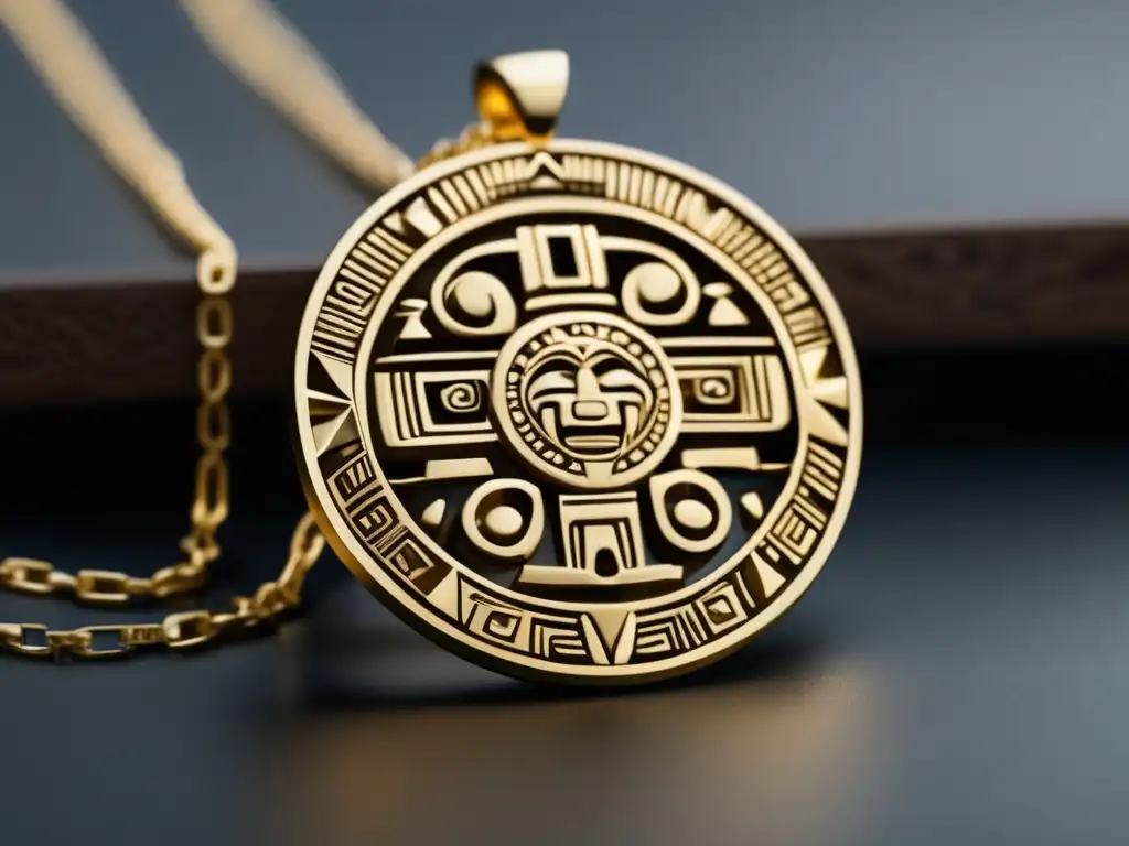 Collar dorado con diseño maya, azteca e inca Joyería antigua: 8K imagen detallada de colgante oro maya, azteca e inca con diseño intrincado