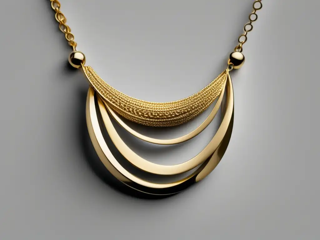 Evolución de la joyería ética: collar de oro delicado con formas orgánicas entrelazadas, evocando la elegancia y el cuidado sostenible