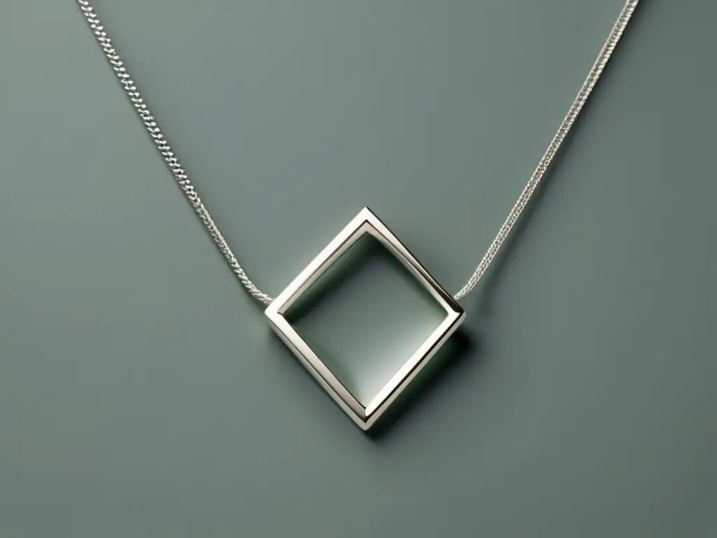 Joyería contemporánea: Collar plata minimalista con forma geométrica