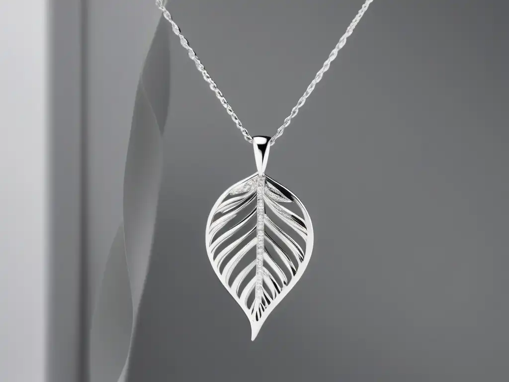 Joyería ética: Mitos y verdades, collar de plata con detalle de hoja y diamante ético